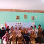Tim PKM Universitas PGRI Jombang Ajak Guru SDN Beloh Mojokerto Terapkan Aplikasi Scratch