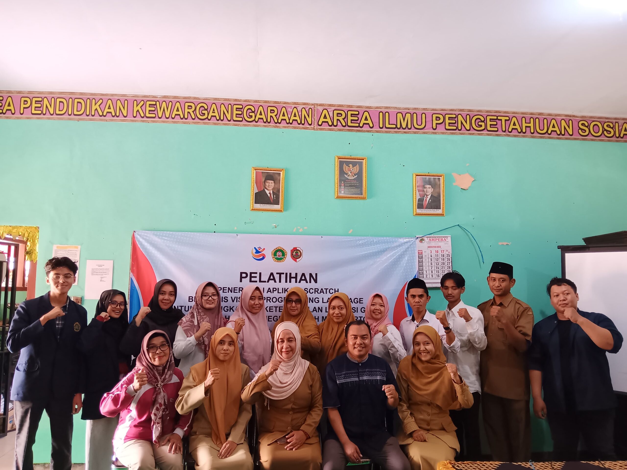 Tim PKM Universitas PGRI Jombang Ajak Guru SDN Beloh Mojokerto Terapkan Aplikasi Scratch